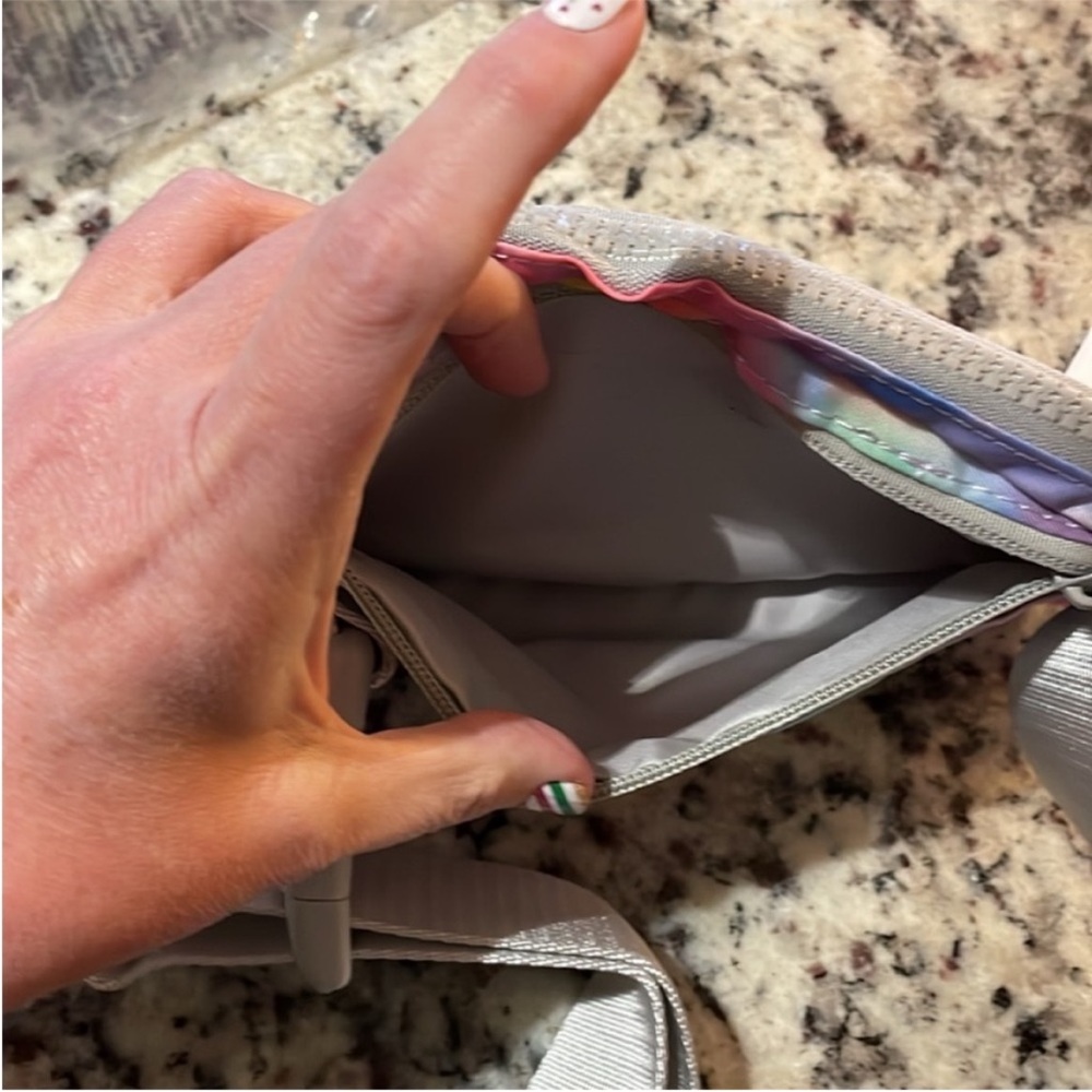 Lululemon Everywhere Belt Bag 1L Prism Wash Limited Edition Rainbow Tie Dye - Picture 5 of 8
